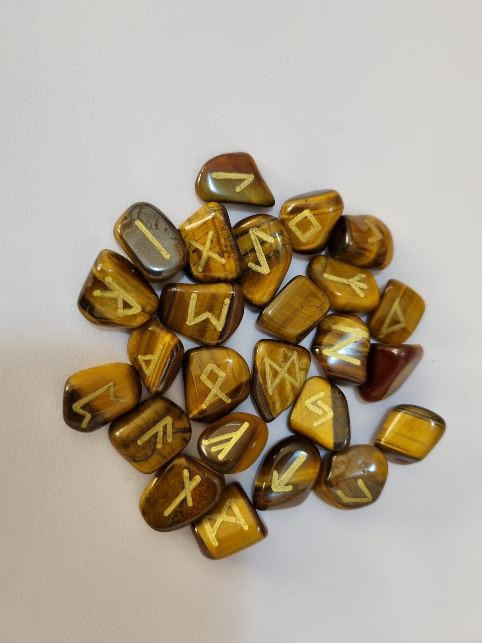 Jogo de Runas em Olho de Tigre