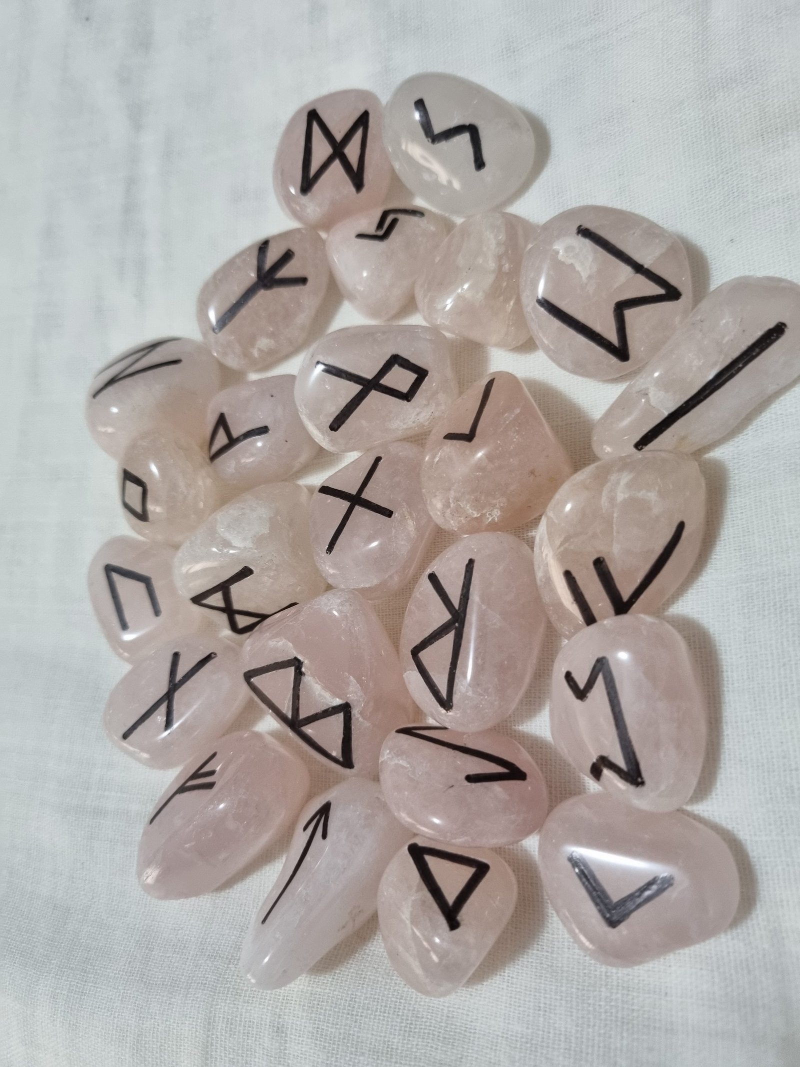 Jogo de Runas em Quartzo Rosa