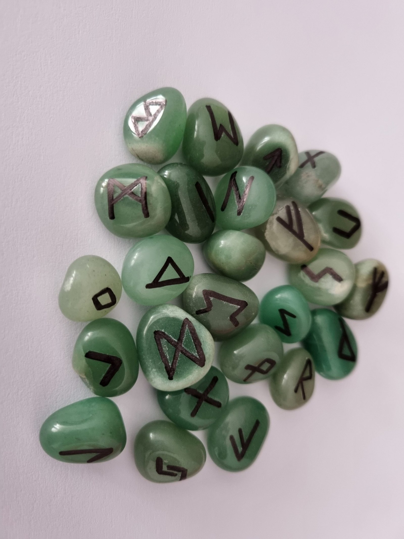 Jogo de Runas em Quartzo Verde